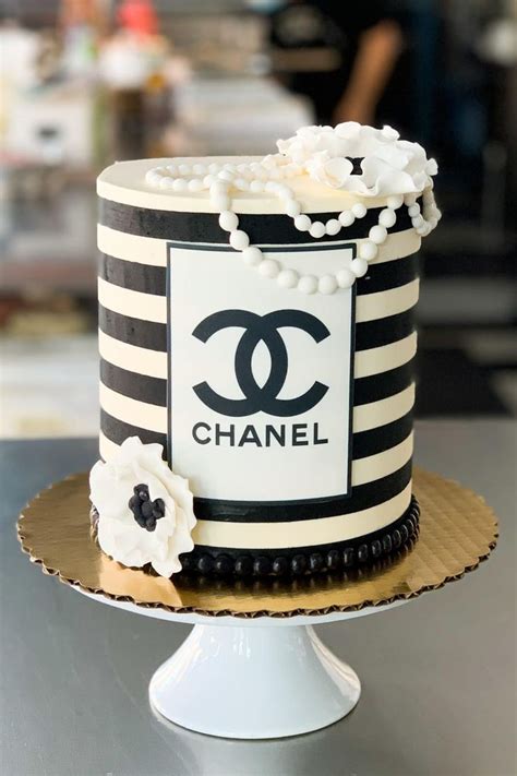 white chanel cake|elegant Chanel cakes.